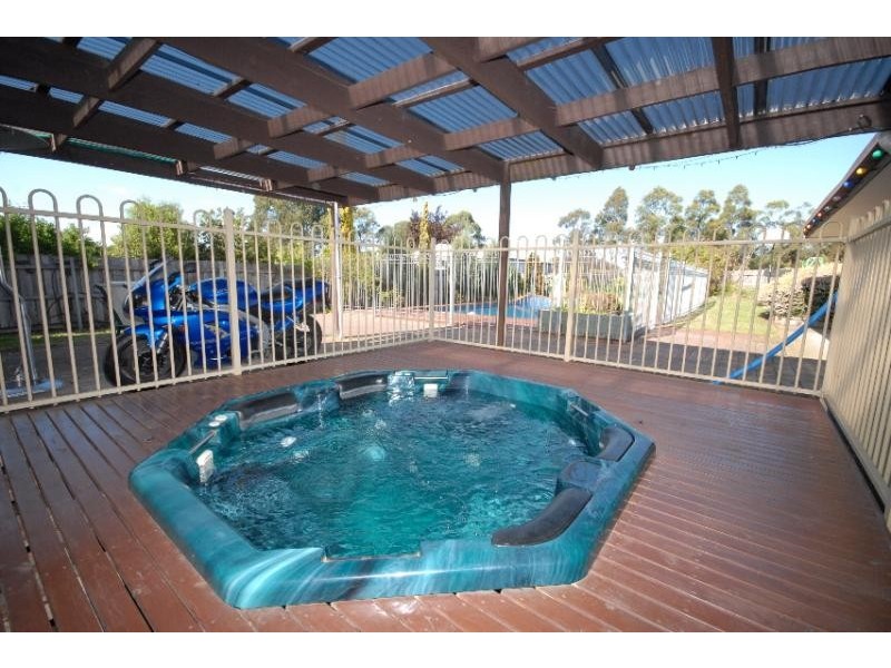 5 Woodward Street, Wy Yung VIC 3875