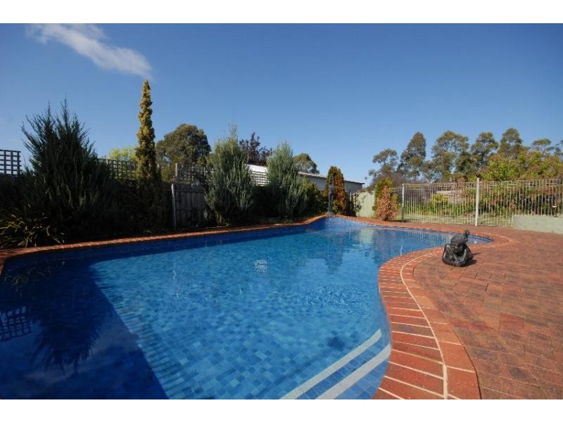 5 Woodward Street, Wy Yung VIC 3875