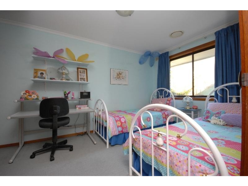 5 Woodward Street, Wy Yung VIC 3875