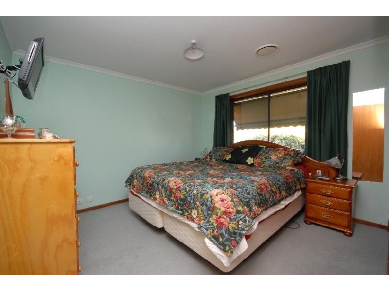 5 Woodward Street, Wy Yung VIC 3875