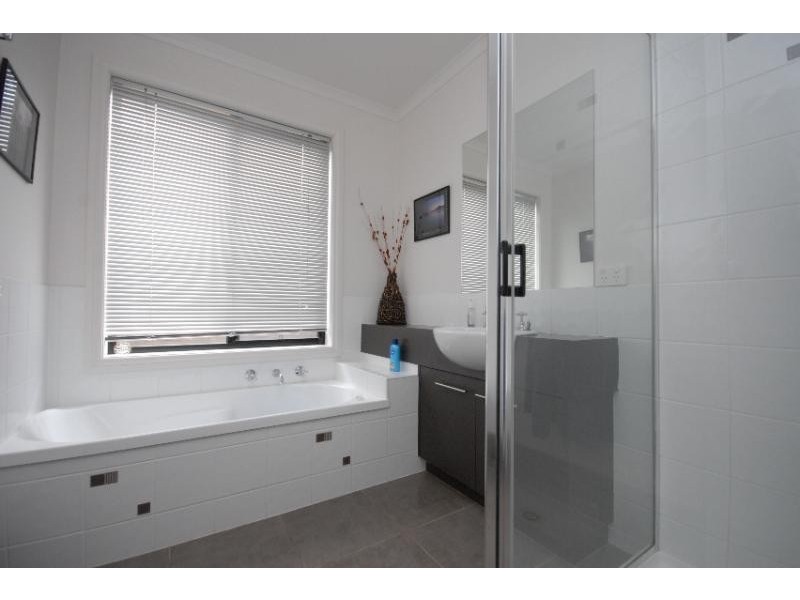 26 Balmoral Crescent, Bairnsdale VIC 3875