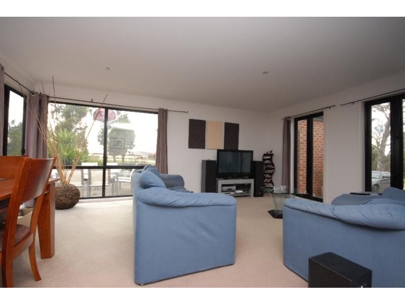 26 Balmoral Crescent, Bairnsdale VIC 3875