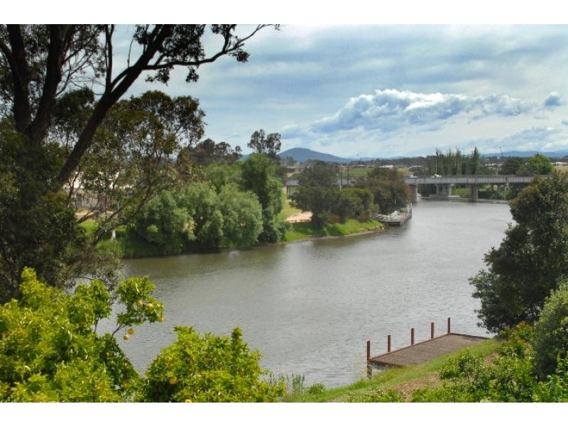 12 Robb Street, Bairnsdale VIC 3875