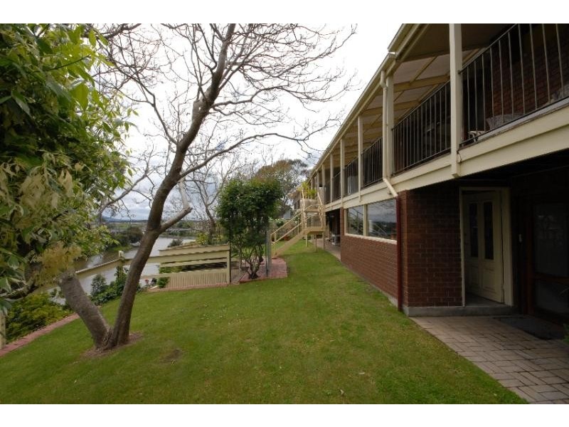 12 Robb Street, Bairnsdale VIC 3875