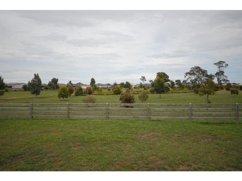 67 Gatehouse Drive, Bairnsdale VIC 3875