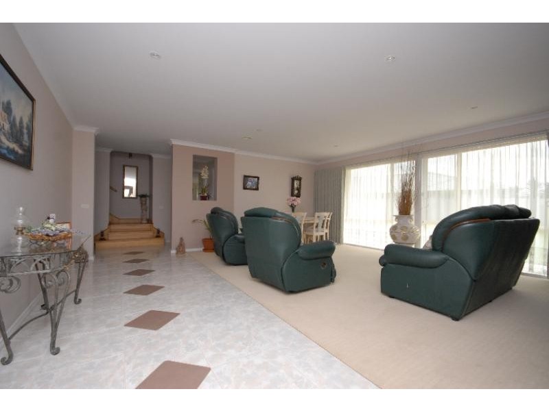 67 Gatehouse Drive, Bairnsdale VIC 3875