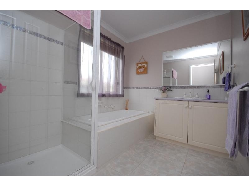 67 Gatehouse Drive, Bairnsdale VIC 3875