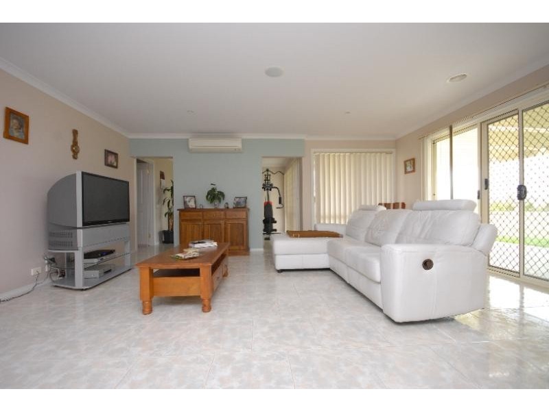 67 Gatehouse Drive, Bairnsdale VIC 3875