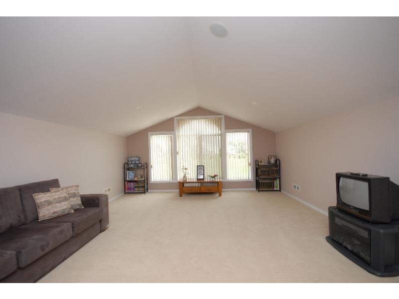 67 Gatehouse Drive, Bairnsdale VIC 3875