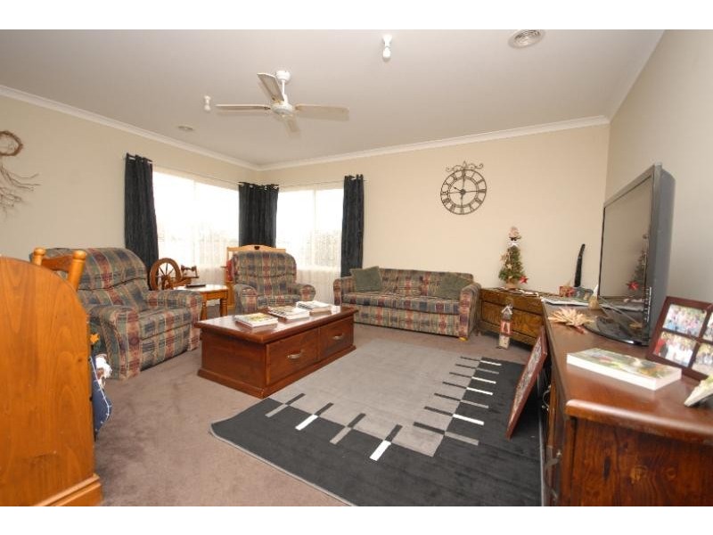 11 Clematis Court, Bairnsdale VIC 3875