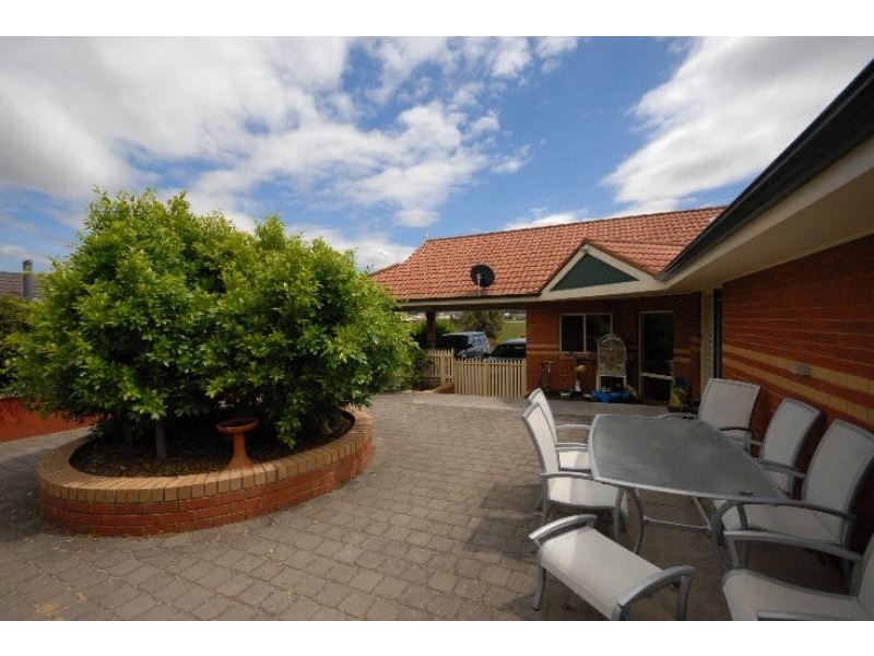 95 Howitt Avenue, Bairnsdale VIC 3875