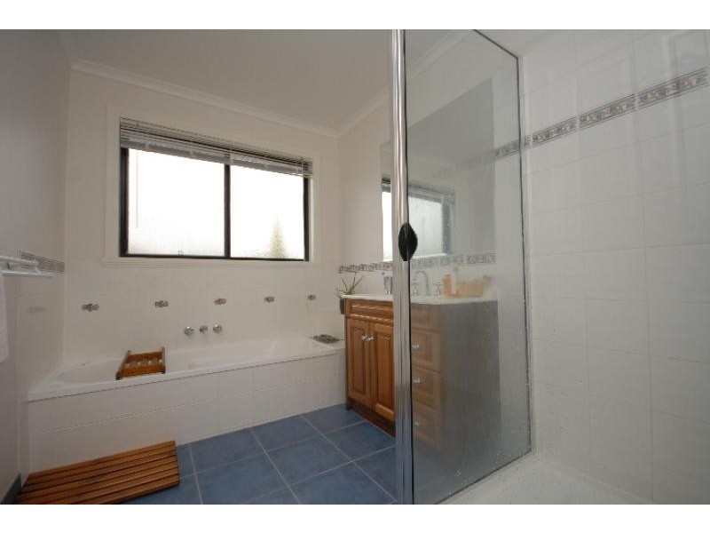 15 Bluff Court, Bairnsdale VIC 3875