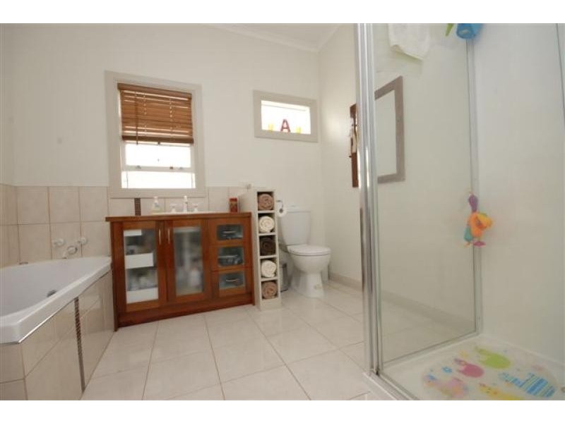 24 Day Street, Bairnsdale VIC 3875