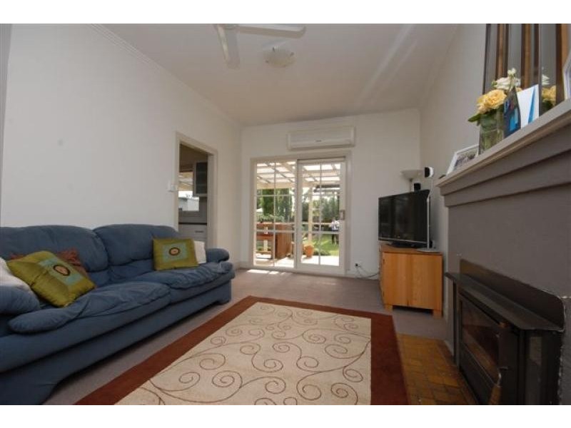 24 Day Street, Bairnsdale VIC 3875