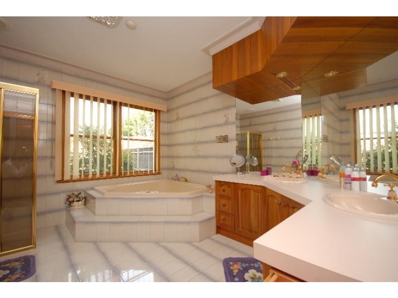 12 Riverview Close, Wy Yung VIC 3875