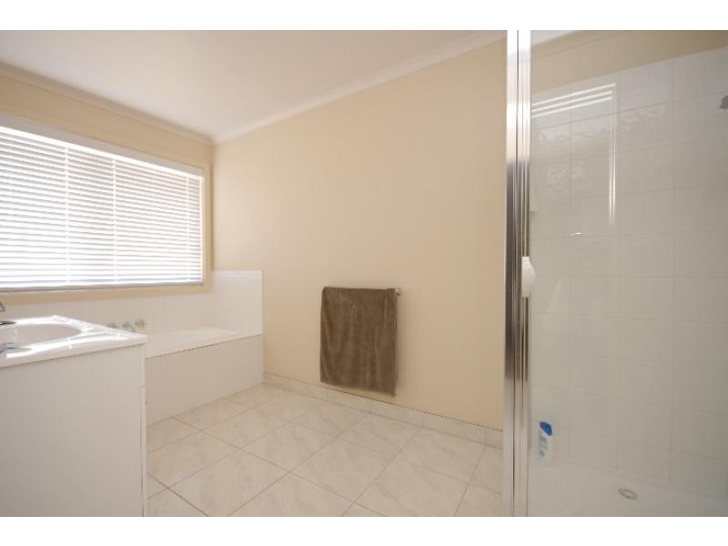 2/11 Georgia Court, Bairnsdale VIC 3875