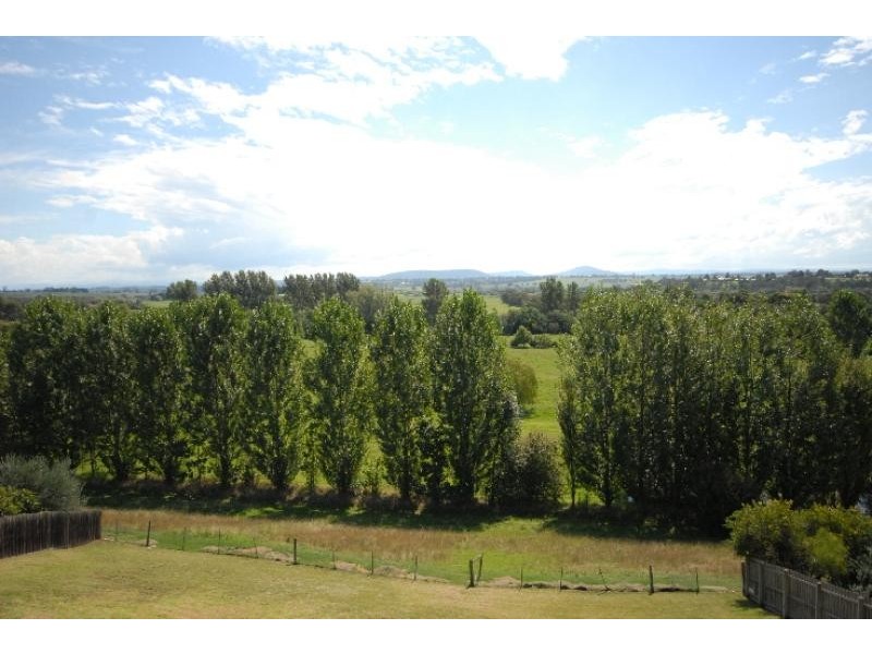 45 Harnham Drive, Bairnsdale VIC 3875