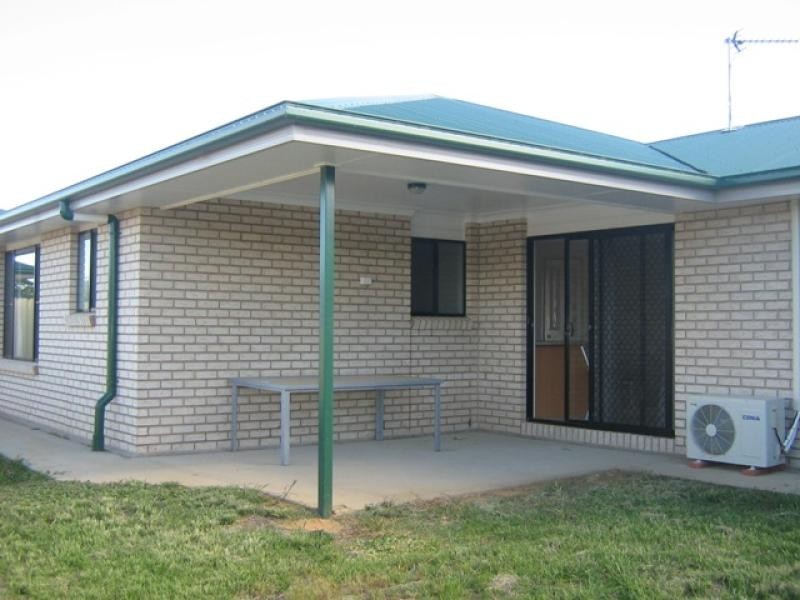 Unit 2/8 Carabeen Court, Laidley QLD 4341