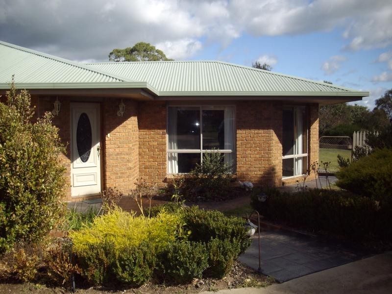 25 Three Chain Road, Maffra VIC 3860