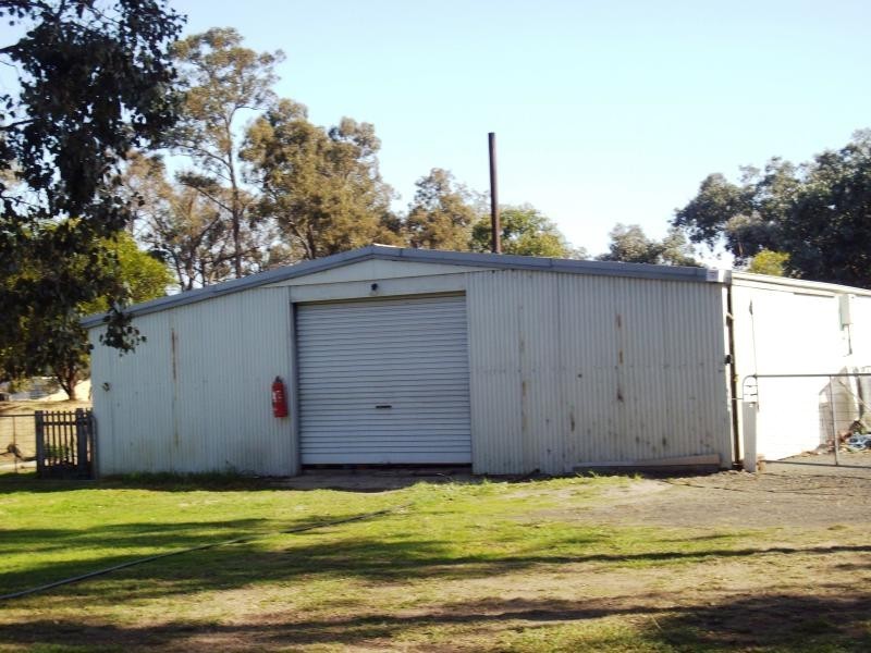 106 Alma Road, Glenmaggie VIC 3858