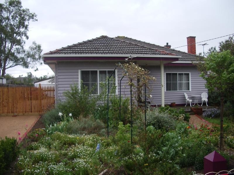 13 Maffra Road, Heyfield VIC 3858
