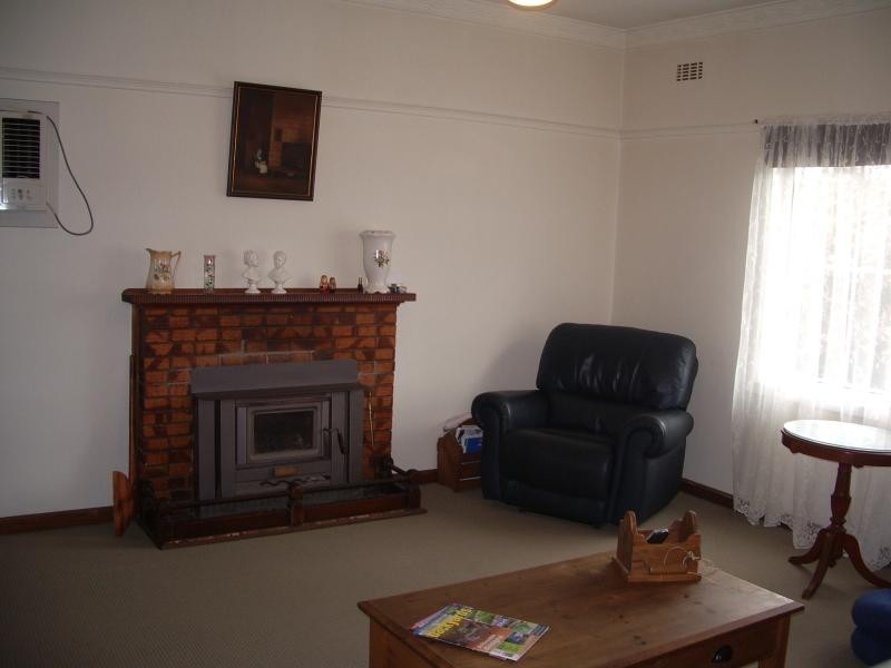13 Maffra Road, Heyfield VIC 3858