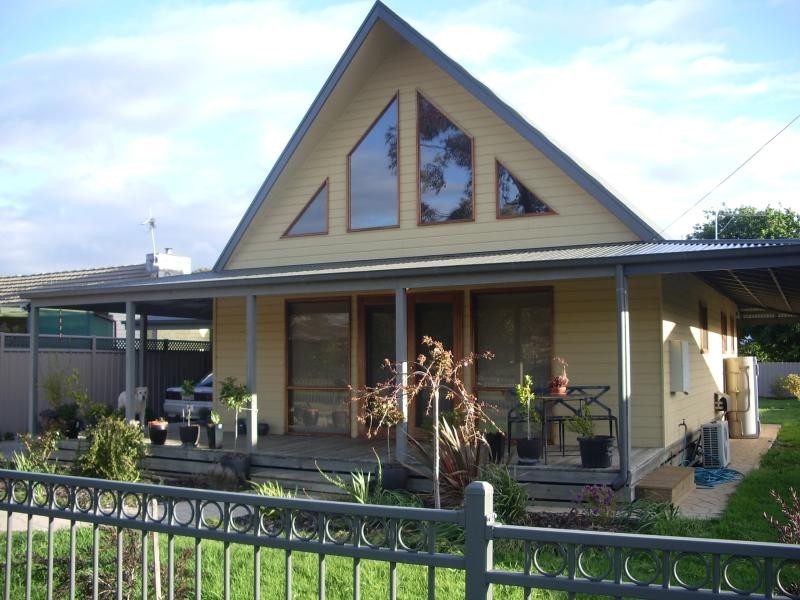 30 Bruce Street, Heyfield VIC 3858