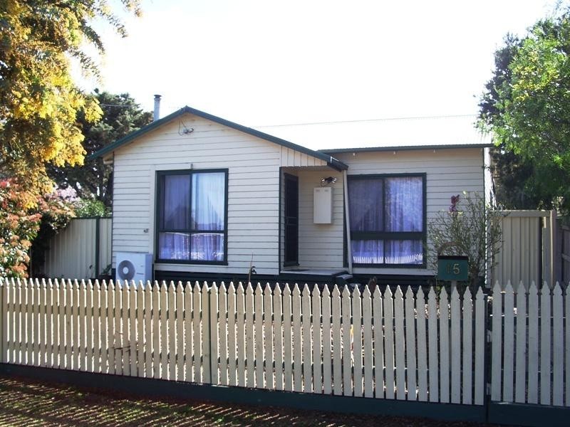 15 Bruce Street, Heyfield VIC 3858