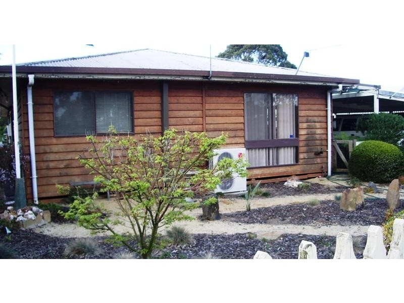 27 Maffra Road, Heyfield VIC 3858