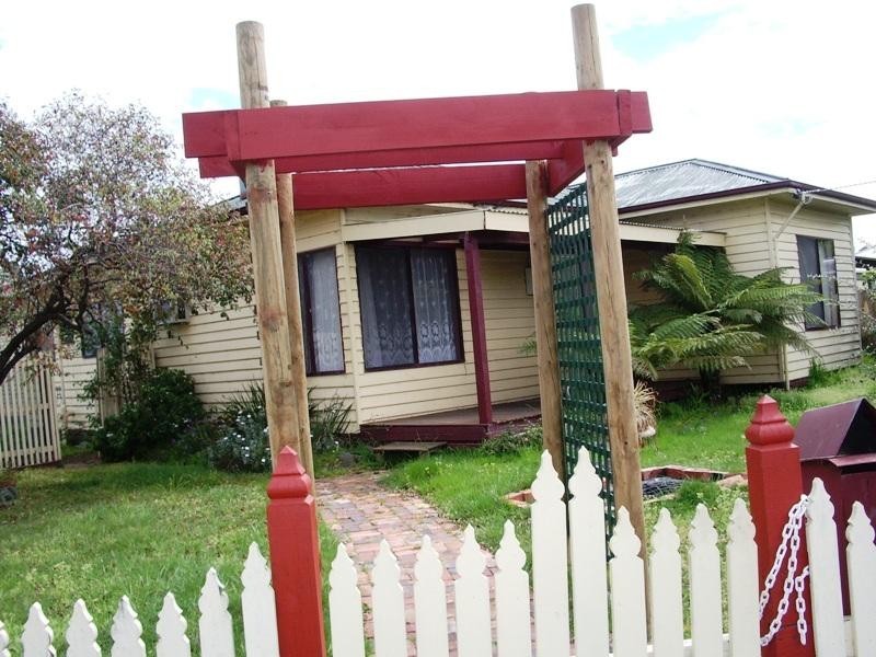 15 Anderson Street, Heyfield VIC 3858