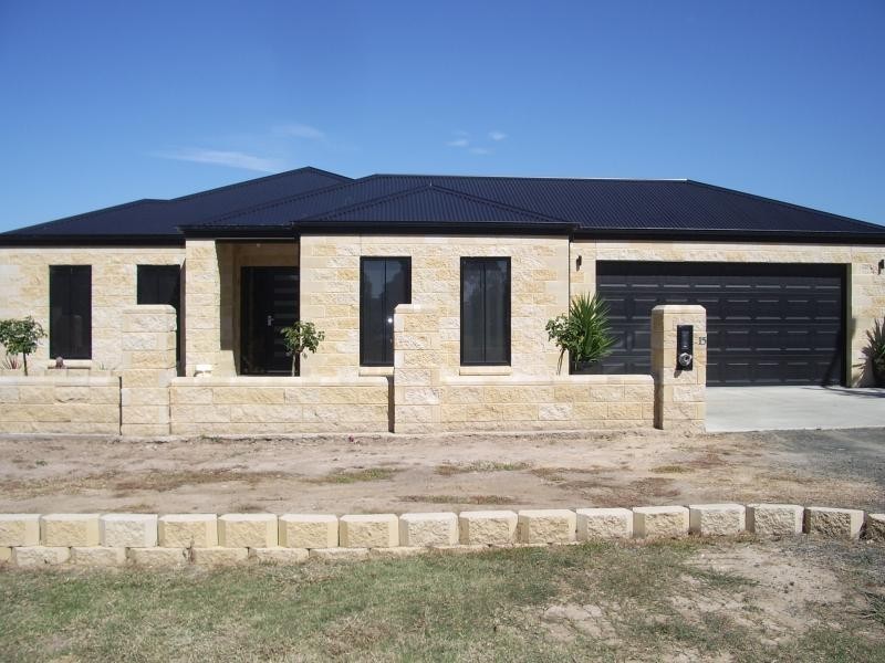 15 Lee Street, Stratford VIC 3862