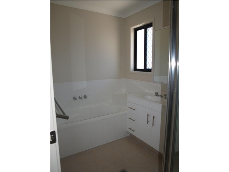 1 Sugars St, Bundamba QLD 4304