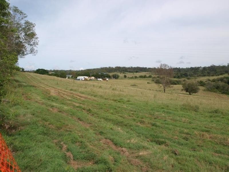 106 Sherlock Rd, Pine Mountain QLD 4306