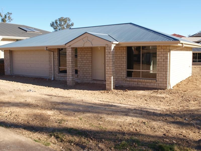 11 Eric Drive, Blackstone QLD 4304