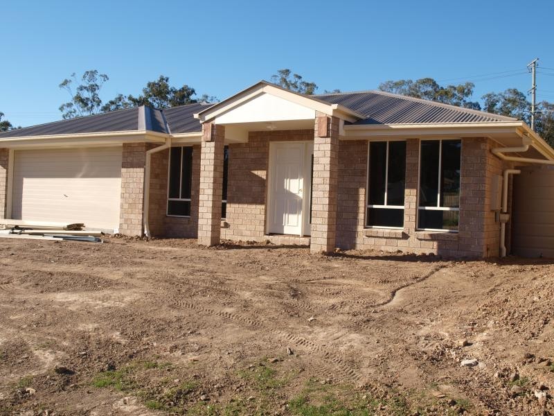10 Eric Drive, Blackstone QLD 4304