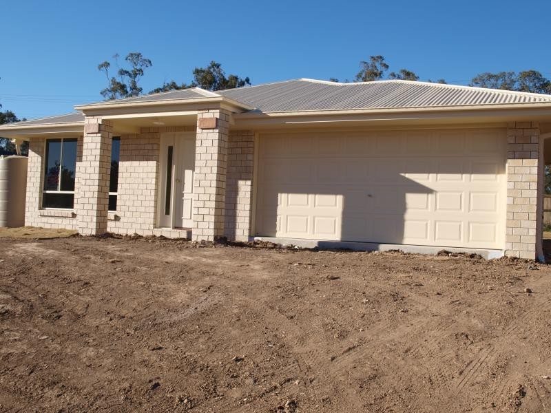 8 Eric Drive, Blackstone QLD 4304