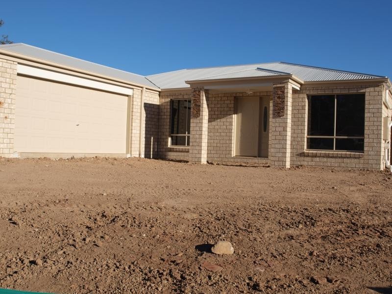 91 High Street, Blackstone QLD 4304