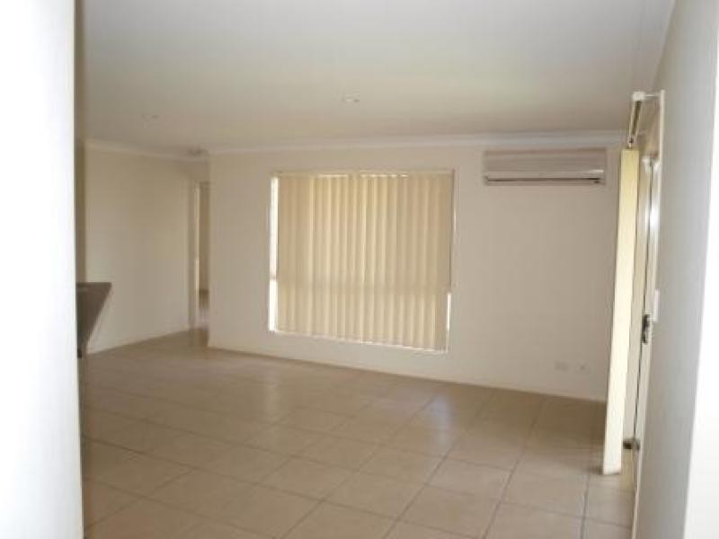 5 Angela Place, Yamanto QLD 4305