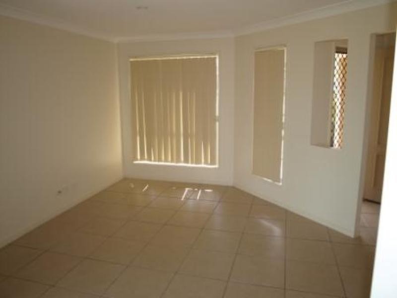 5 Angela Place, Yamanto QLD 4305