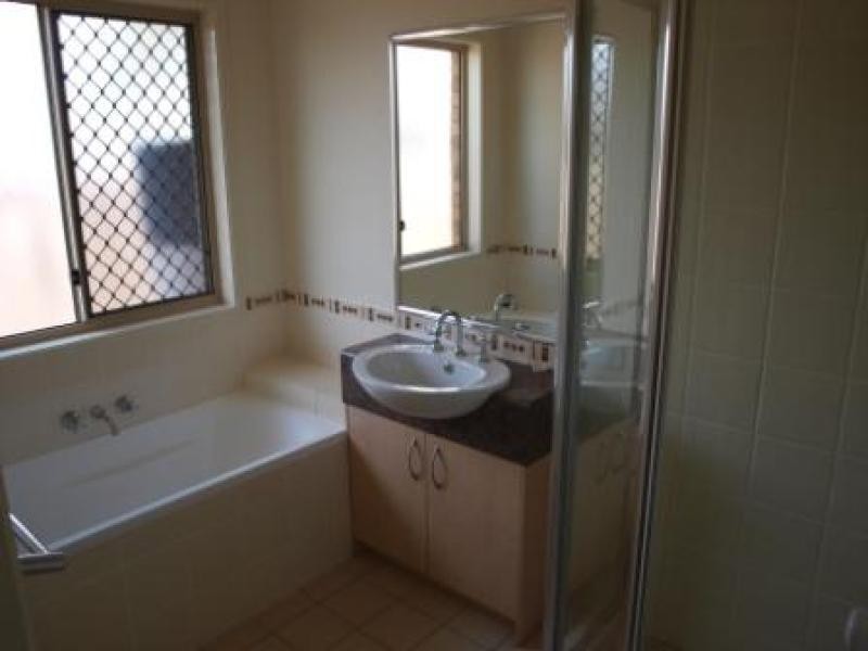 5 Angela Place, Yamanto QLD 4305