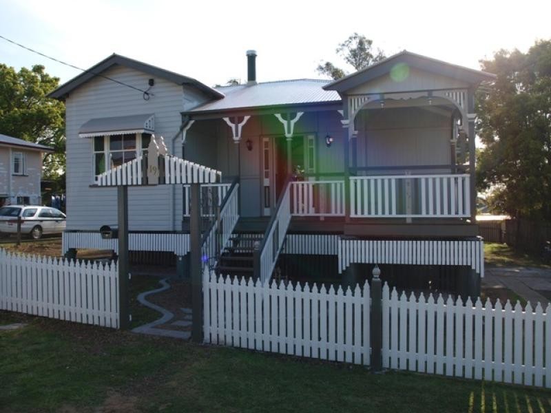 19 watson st, East Ipswich QLD 4305