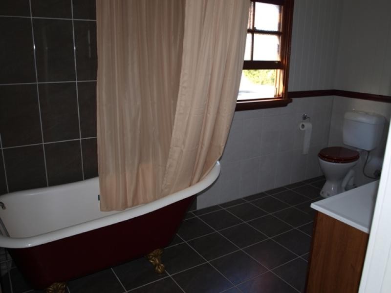 19 watson st, East Ipswich QLD 4305