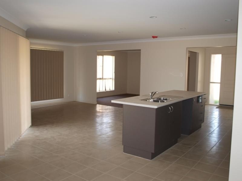 31 Eric Drive, Blackstone QLD 4304