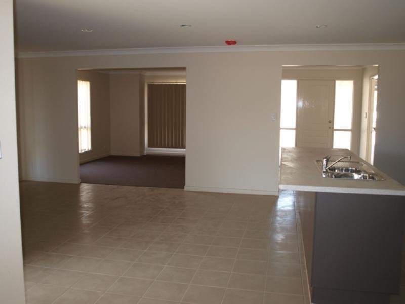 31 Eric Drive, Blackstone QLD 4304