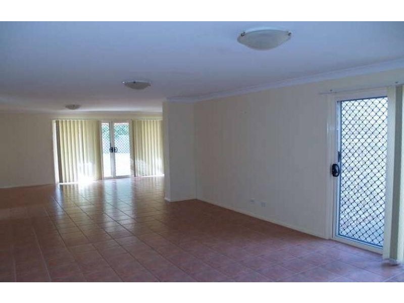 24 Kathleen Place, Yamanto QLD 4305