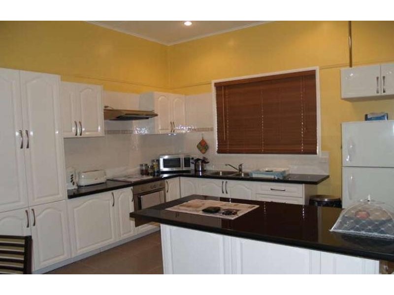 16 Quarry Street, Ipswich QLD 4305