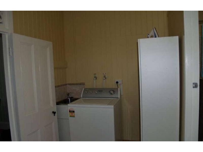 16 Quarry Street, Ipswich QLD 4305