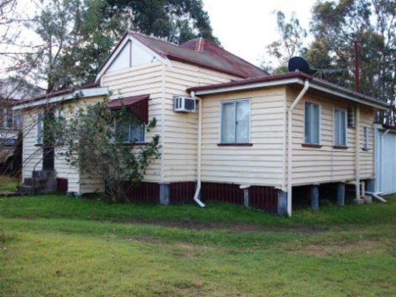 4 Richard Street, Dinmore QLD 4303