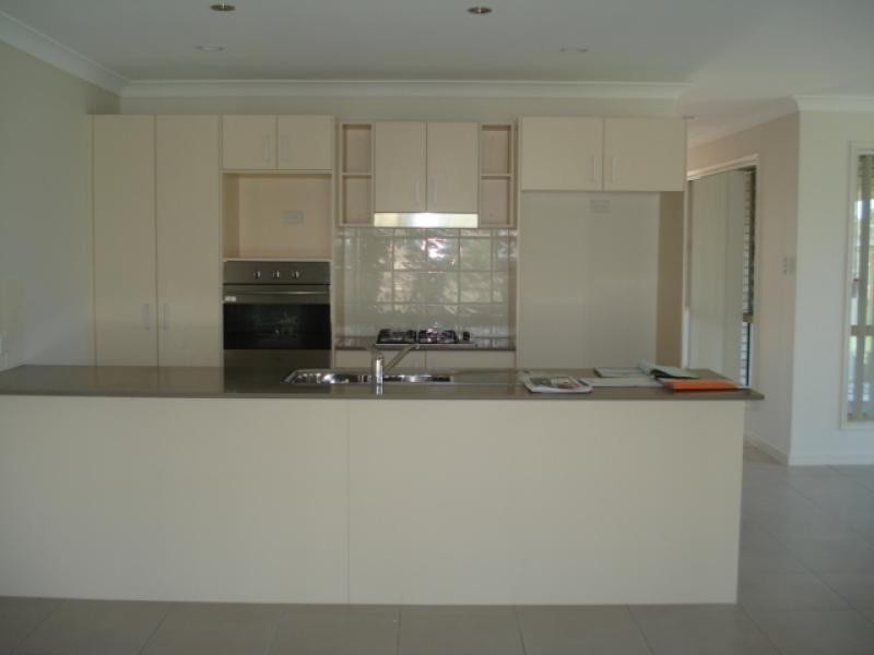 25 Benjamin Crt, Yamanto QLD 4305