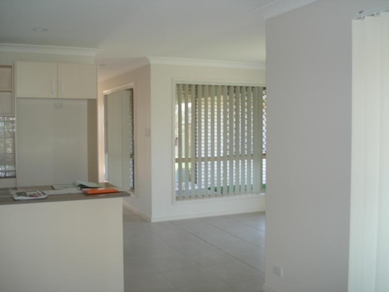 25 Benjamin Crt, Yamanto QLD 4305